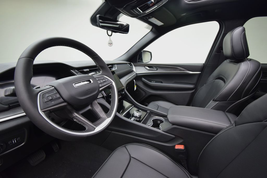 new 2025 Jeep Grand Cherokee car, priced at $54,405