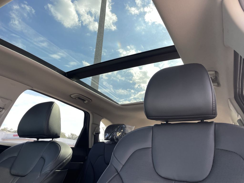 new 2025 Kia Sorento car, priced at $32,499