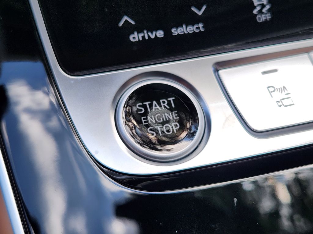 new 2025 Audi Q7 car, priced at $78,950