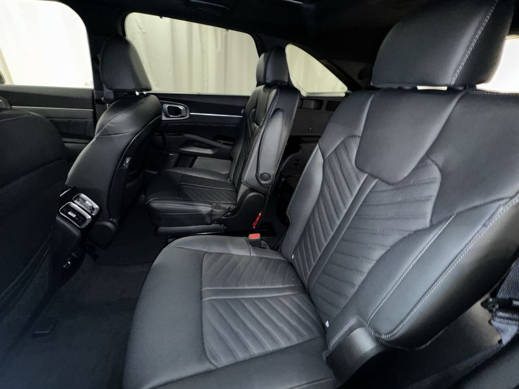 new 2025 Kia Sorento car, priced at $45,735