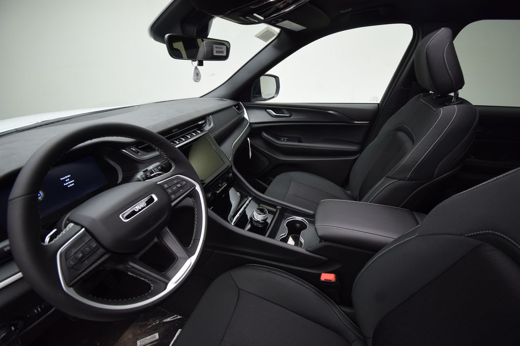 new 2025 Jeep Grand Cherokee L car, priced at $44,415