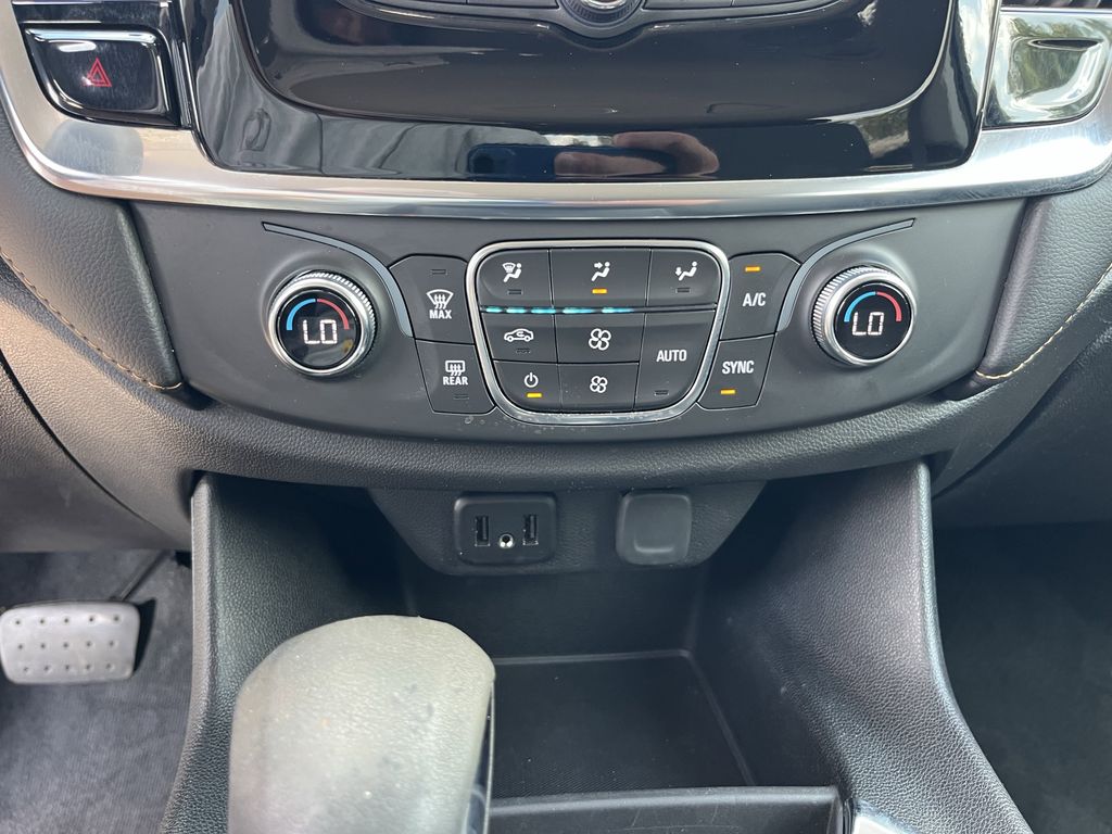used 2021 Chevrolet Traverse car, priced at $25,477