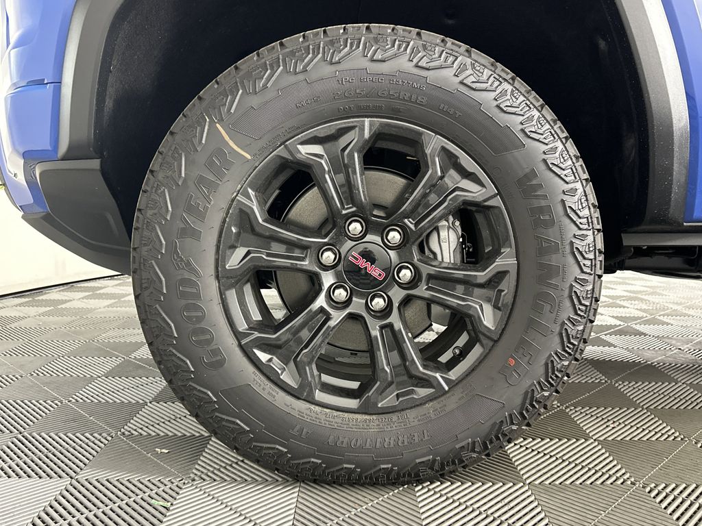 new 2025 GMC Canyon car, priced at $45,095