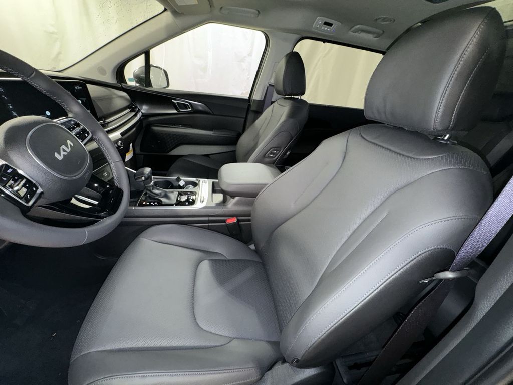 new 2025 Kia Carnival car, priced at $47,276