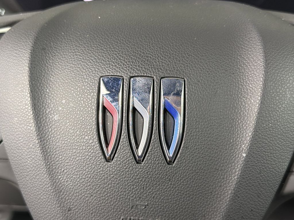 new 2025 Buick Envista car, priced at $24,280