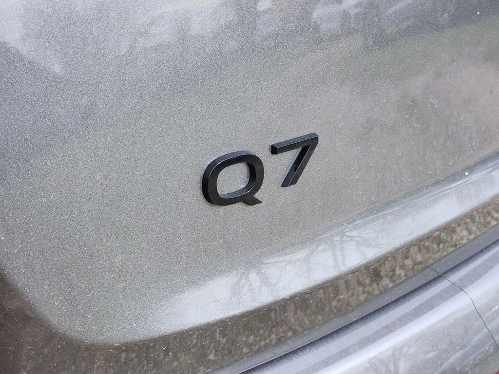 new 2025 Audi Q7 car, priced at $77,750