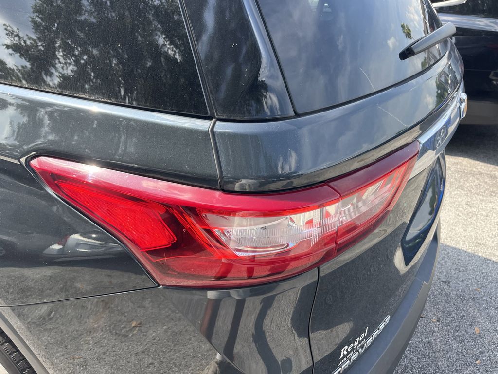 used 2021 Chevrolet Traverse car, priced at $26,491