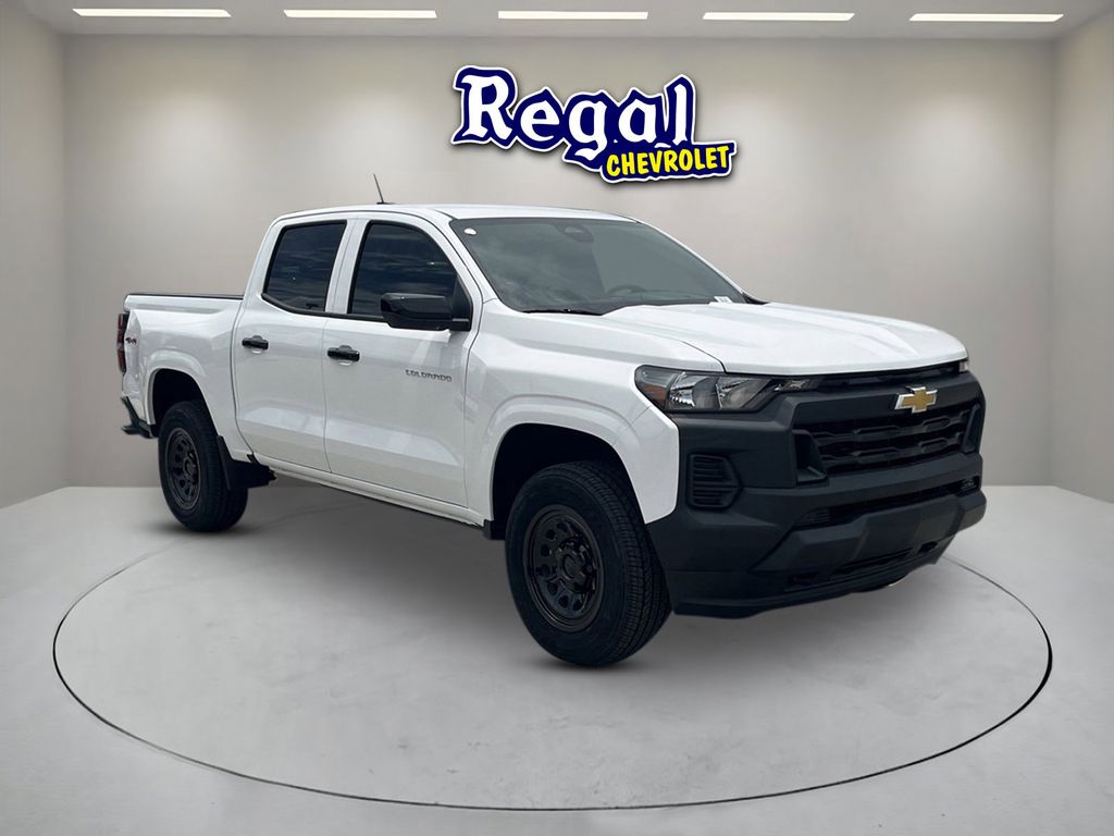 new 2025 Chevrolet Colorado car, priced at $30,400