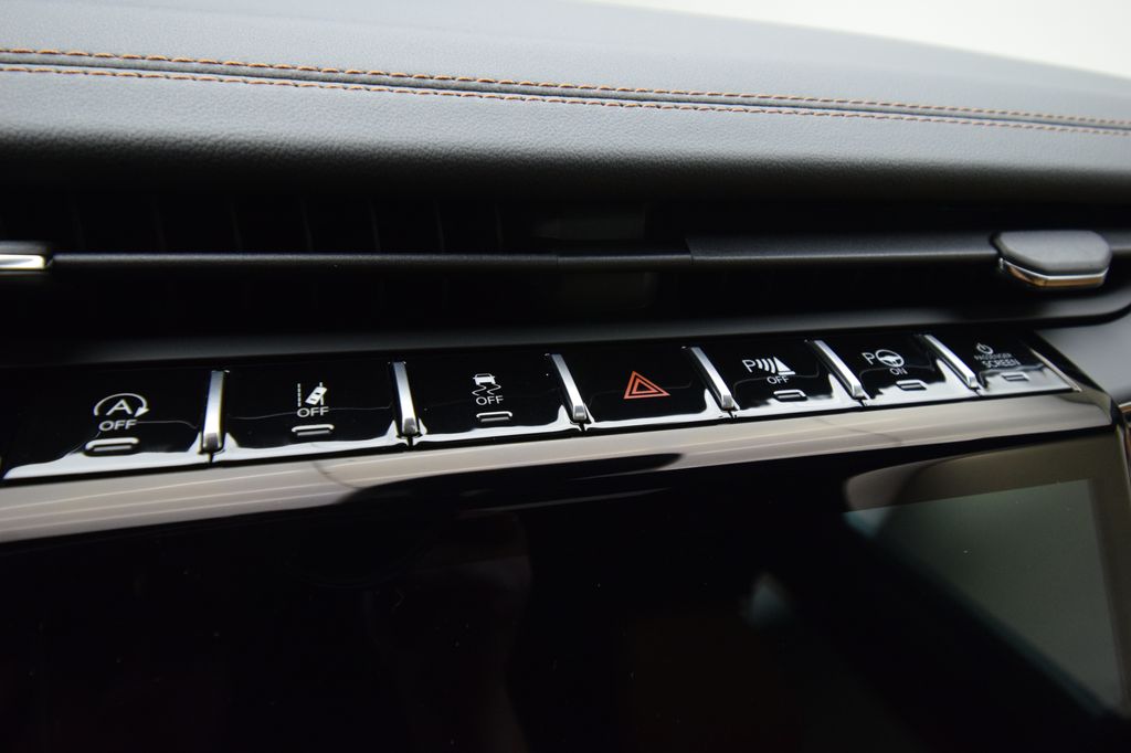 new 2025 Jeep Grand Cherokee car, priced at $68,580