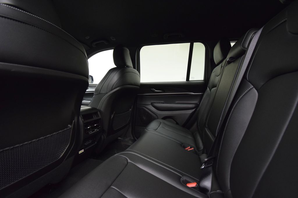 new 2025 Jeep Grand Cherokee car, priced at $42,570