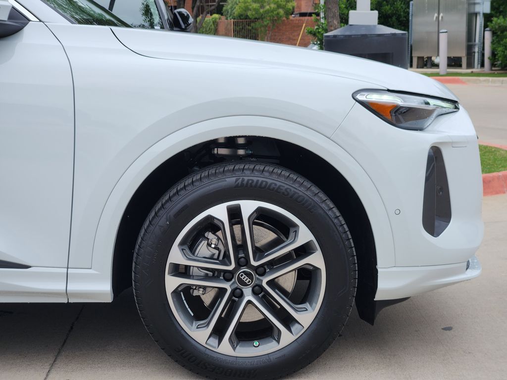 new 2025 Audi Q5 car, priced at $60,175