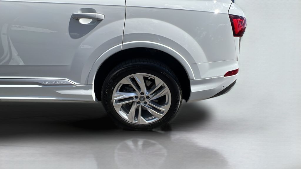 used 2020 Audi Q7 car, priced at $32,300