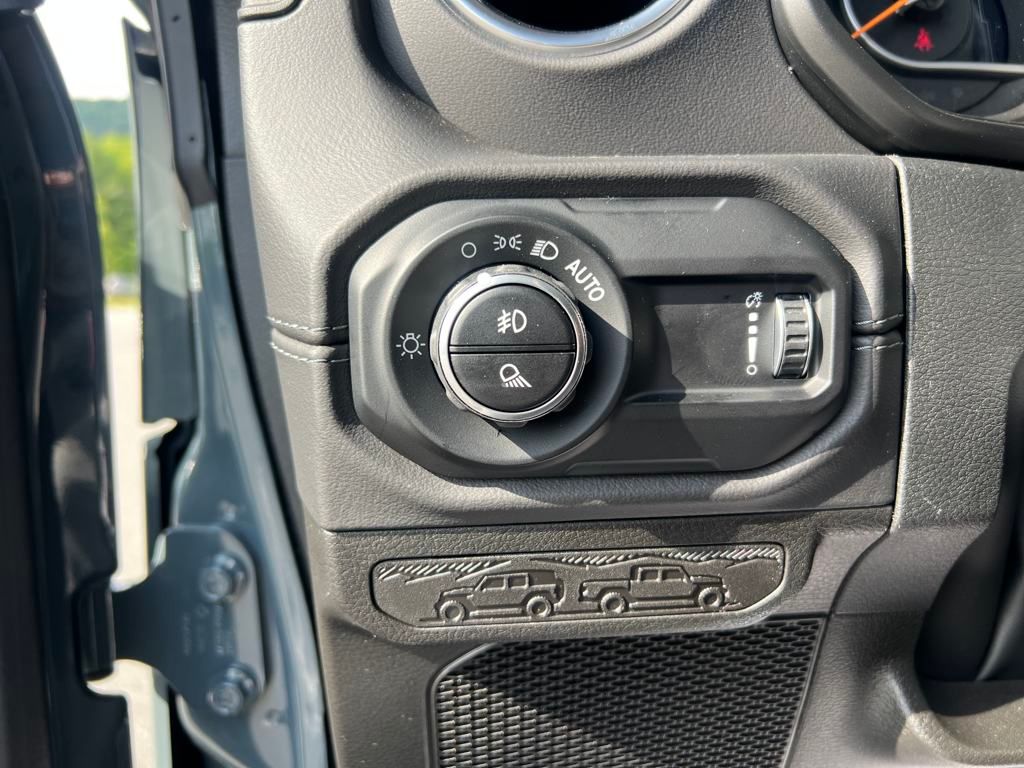 new 2025 Jeep Gladiator car, priced at $46,990