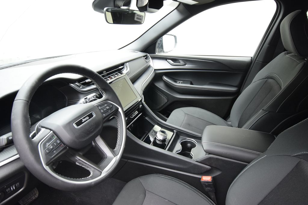 new 2025 Jeep Grand Cherokee car, priced at $35,165