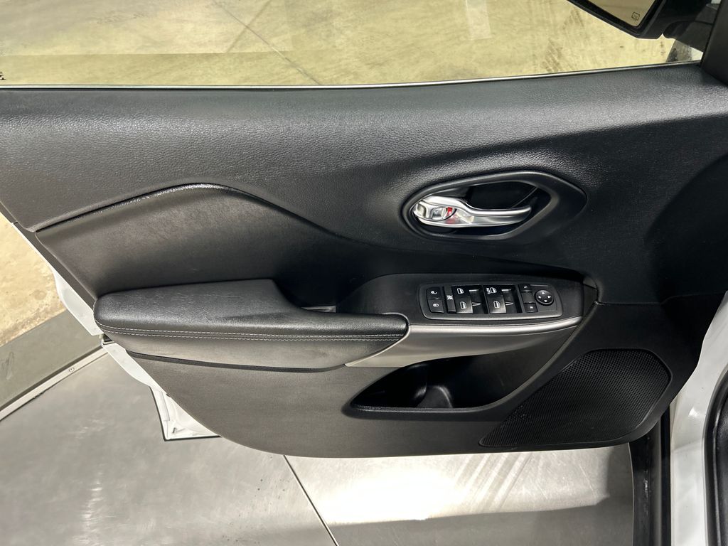 used 2019 Jeep Cherokee car, priced at $15,525
