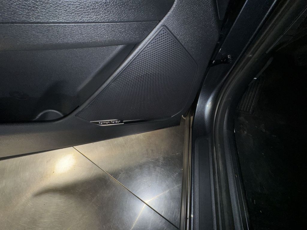new 2025 Kia Sportage Plug-In Hybrid car, priced at $45,893
