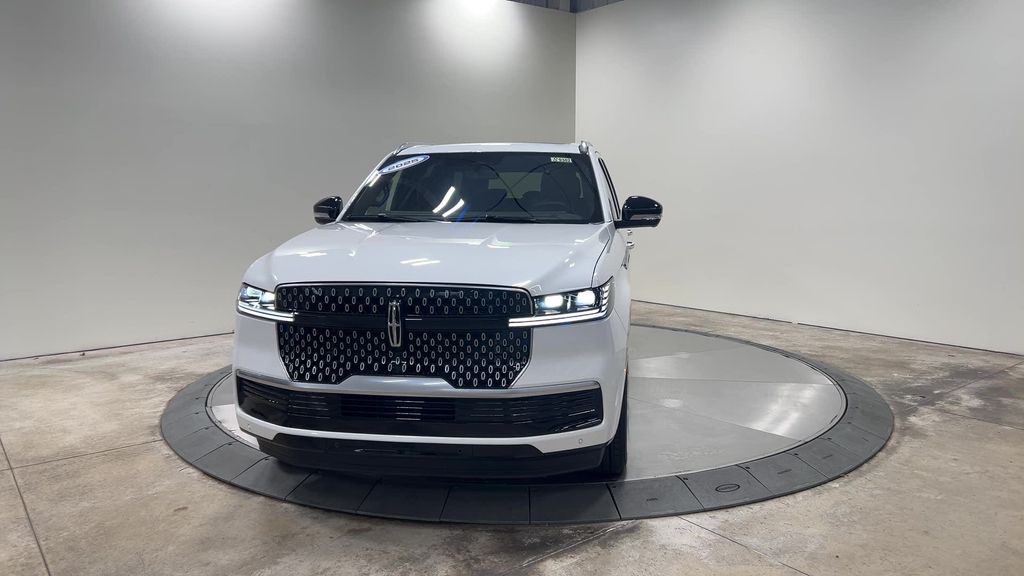 new 2025 Lincoln Navigator car, priced at $102,985
