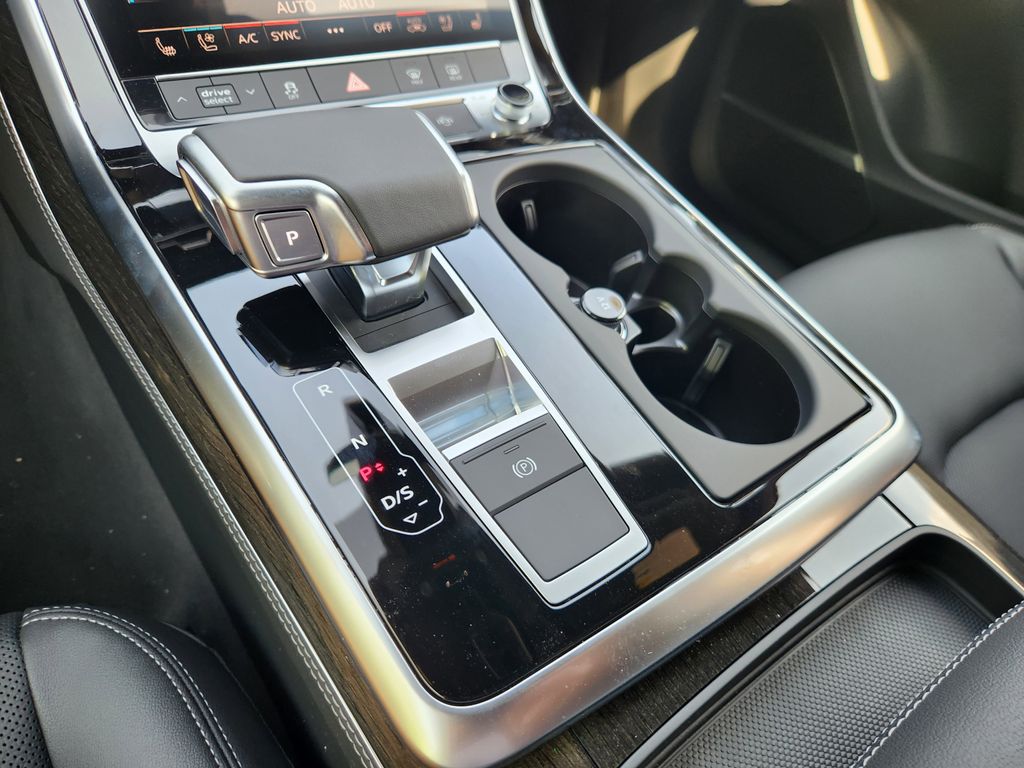 new 2025 Audi Q7 car, priced at $77,840