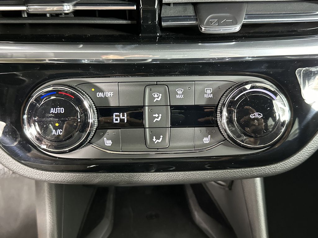 new 2025 Buick Envista car, priced at $29,570