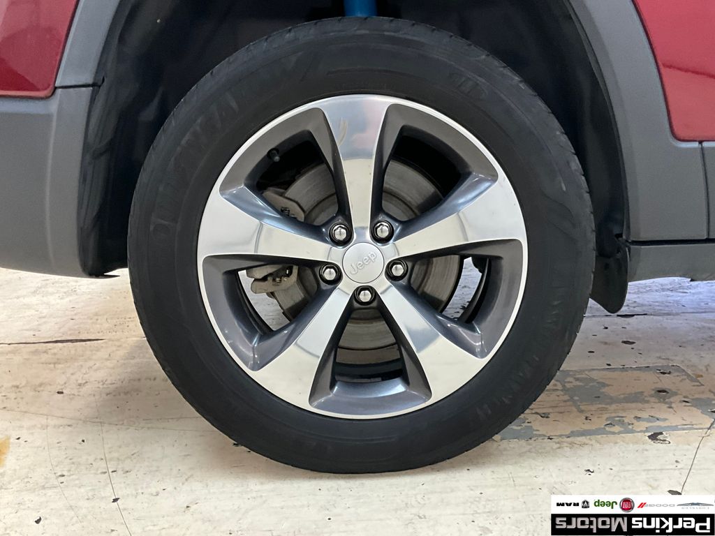 used 2020 Jeep Cherokee car, priced at $17,165