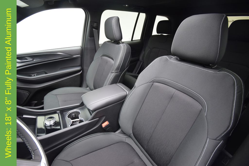 new 2025 Jeep Grand Cherokee car, priced at $37,951