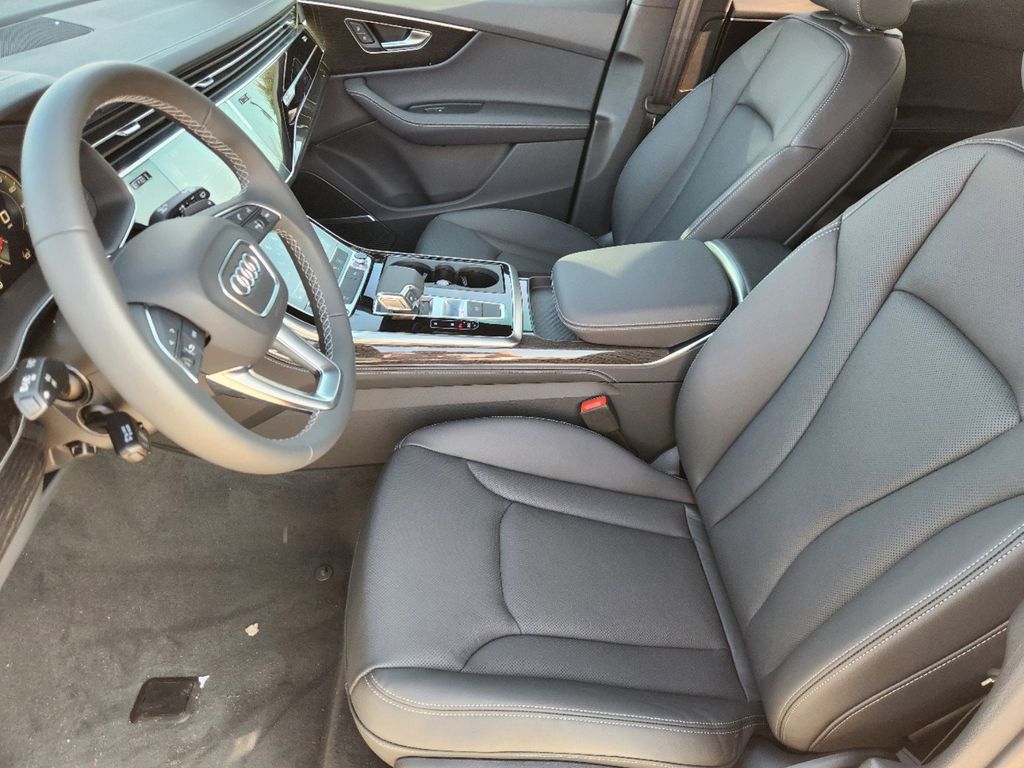 new 2025 Audi Q7 car, priced at $77,750