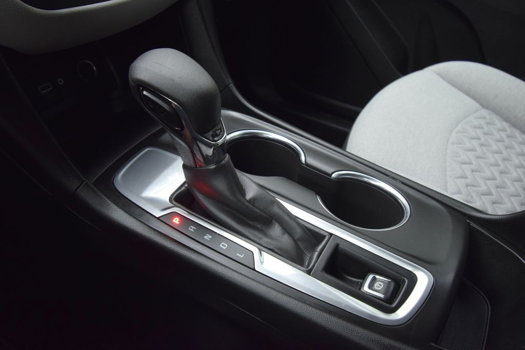 used 2022 Chevrolet Equinox car, priced at $17,700