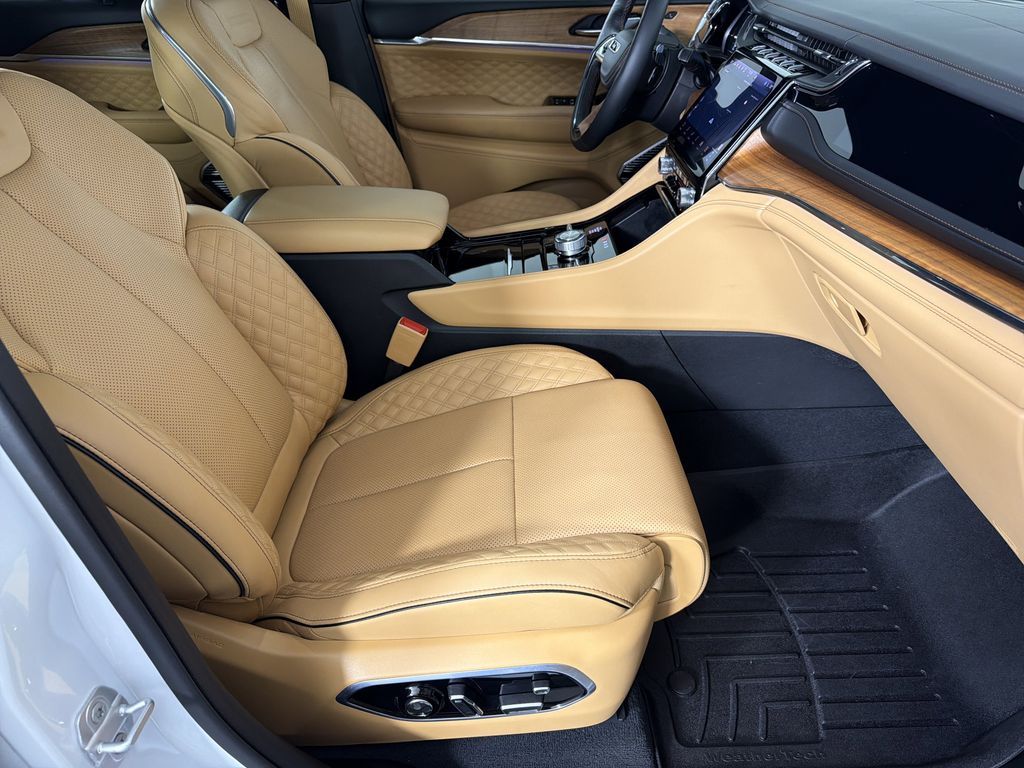 used 2025 Jeep Grand Cherokee car, priced at $53,195