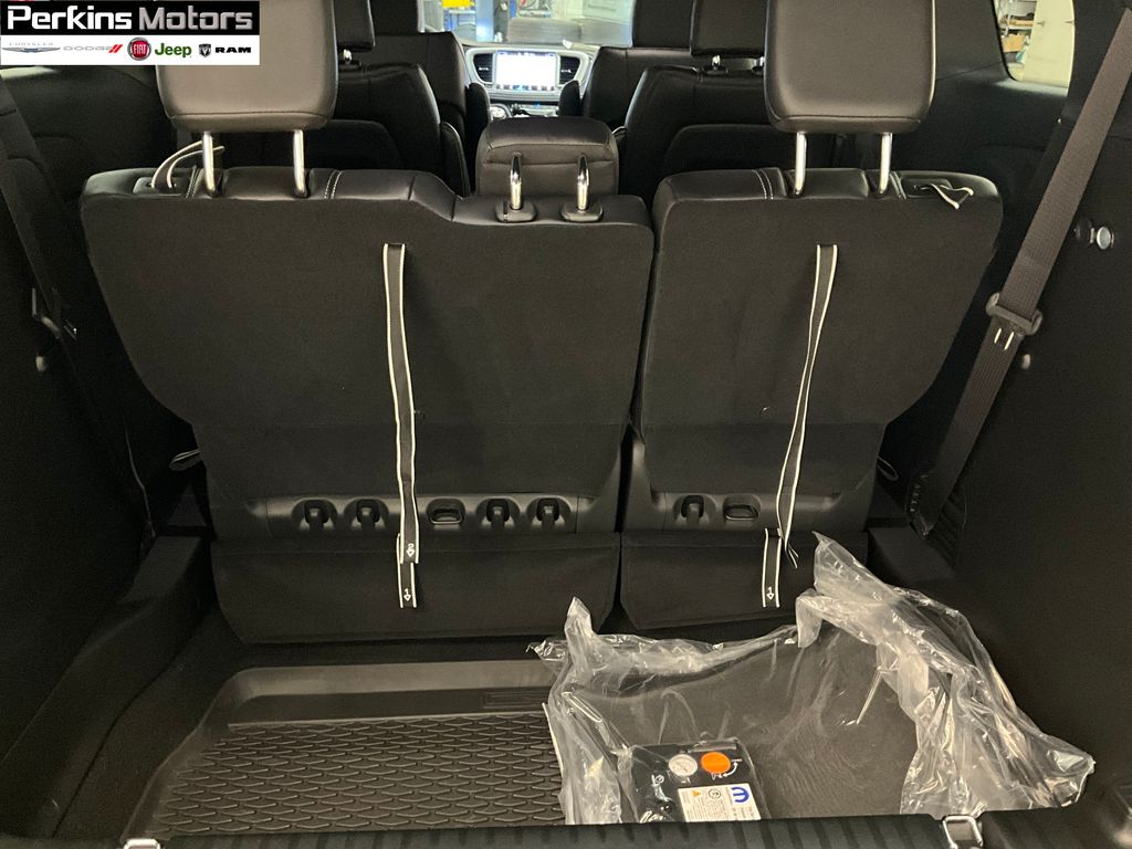 new 2025 Chrysler Pacifica car, priced at $37,864