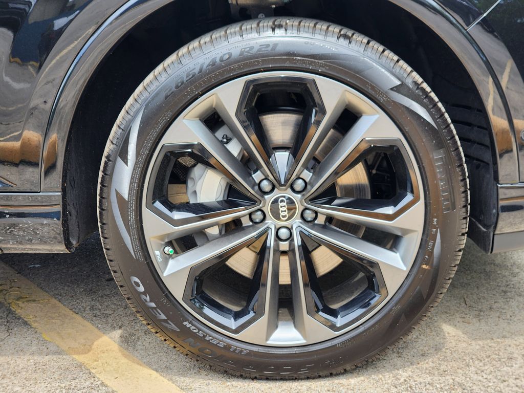 new 2025 Audi Q7 car, priced at $77,750