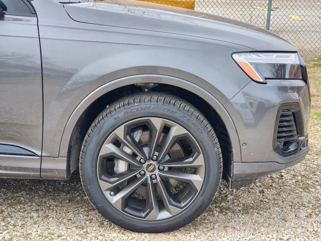 new 2025 Audi Q7 car, priced at $77,750