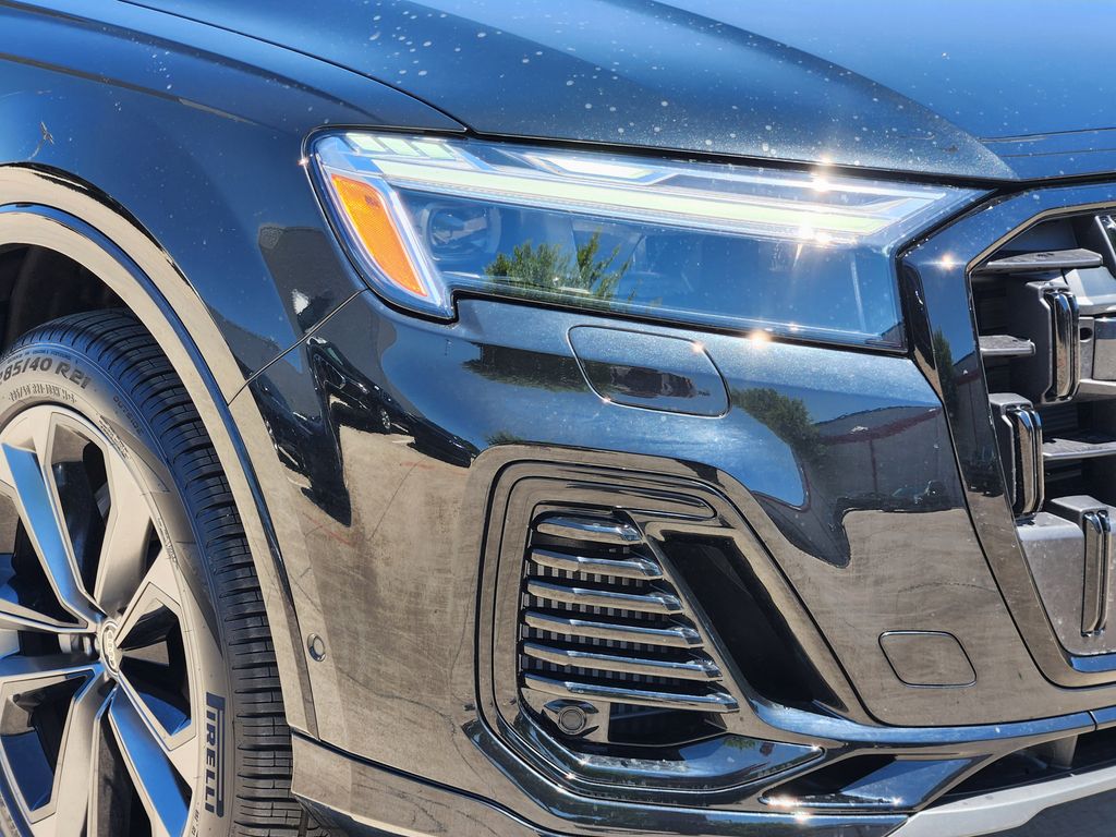 new 2025 Audi Q7 car, priced at $77,750