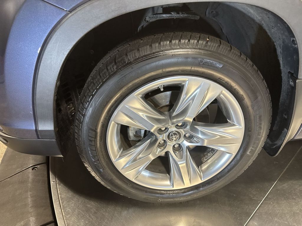 used 2016 Toyota Highlander car, priced at $19,458