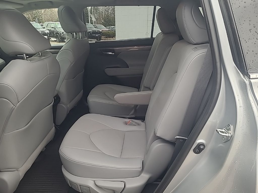 used 2021 Toyota Highlander car, priced at $41,209