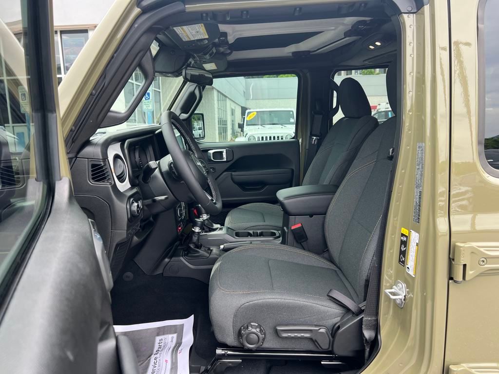 new 2025 Jeep Wrangler car, priced at $48,327
