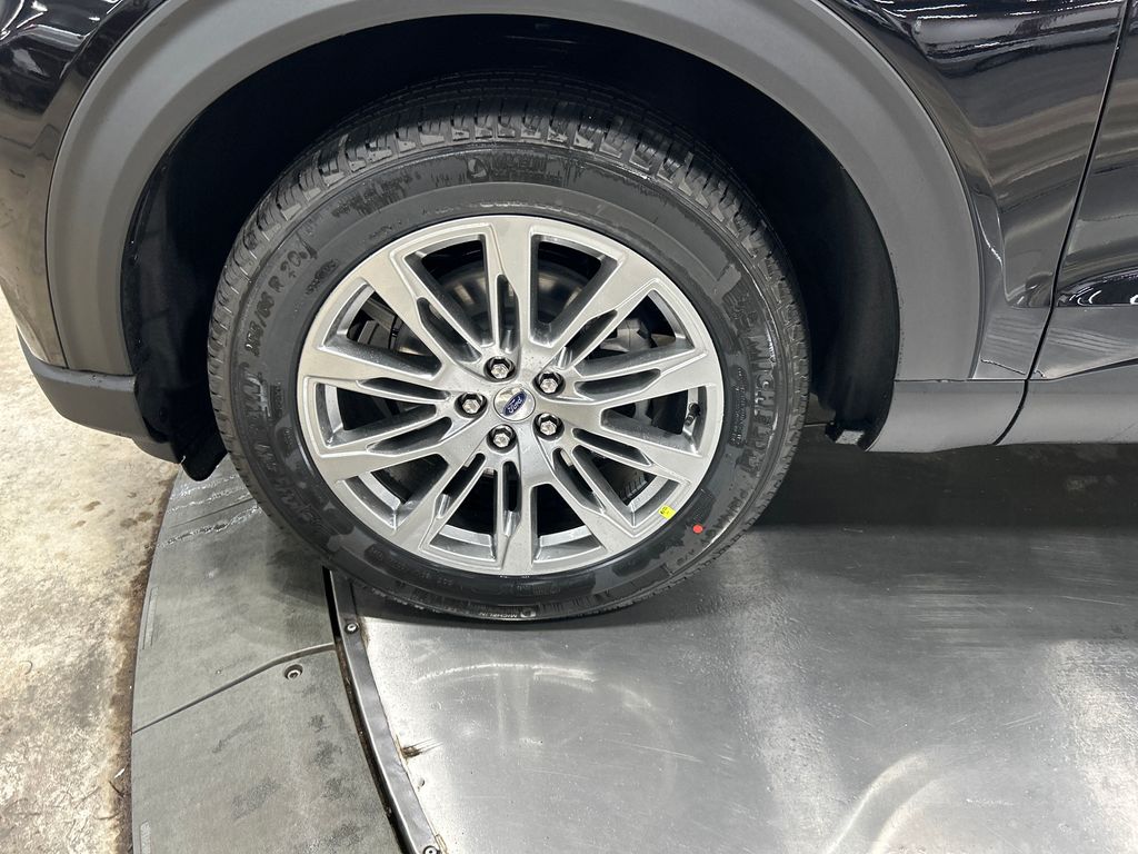 new 2025 Ford Explorer car, priced at $45,826