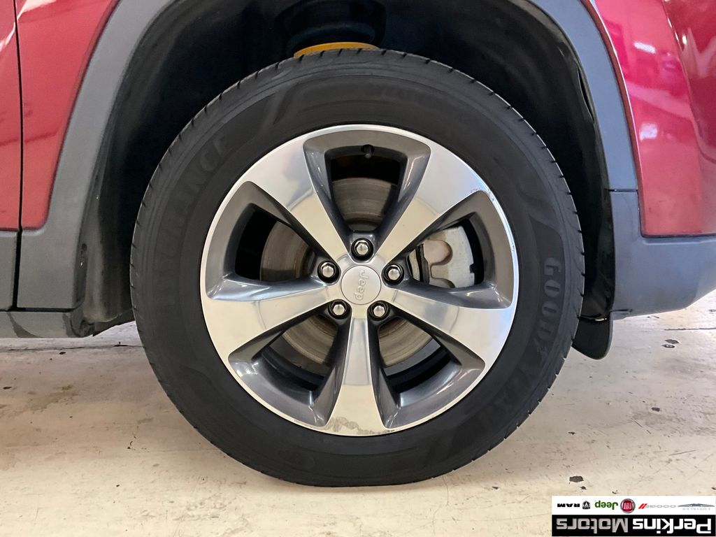 used 2020 Jeep Cherokee car, priced at $17,165