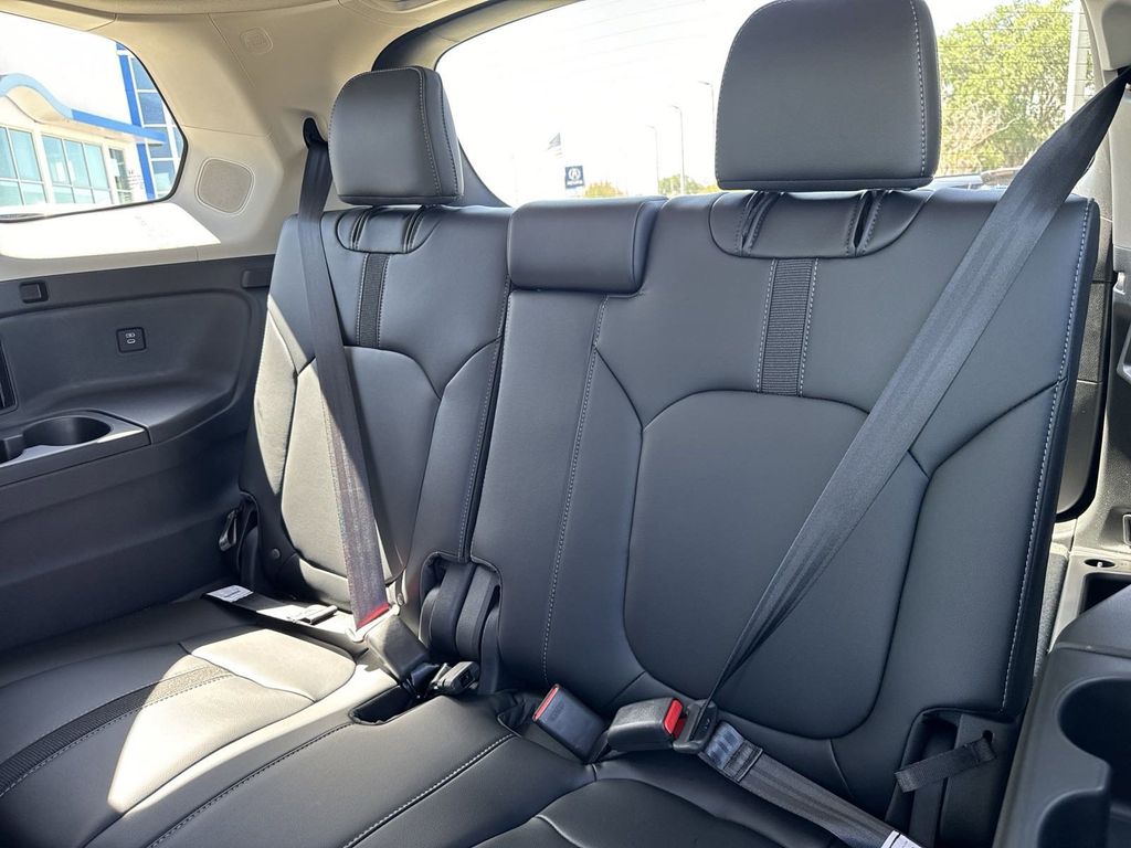 new 2025 Honda Pilot car, priced at $47,736