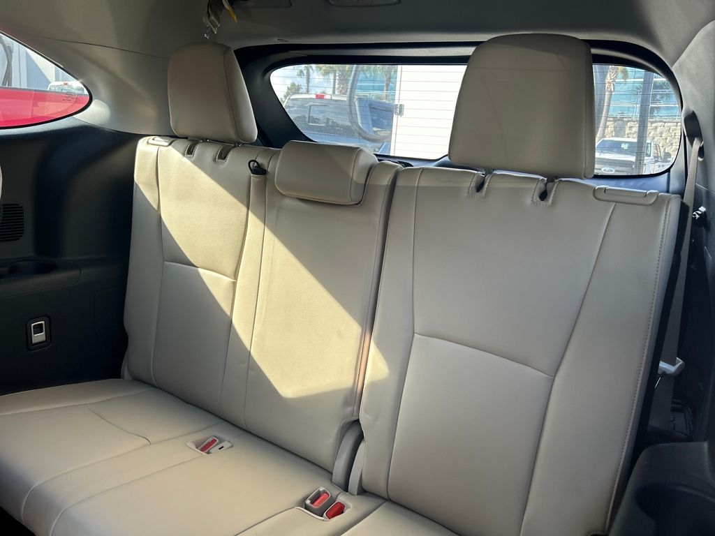 used 2021 Toyota Highlander car, priced at $35,300