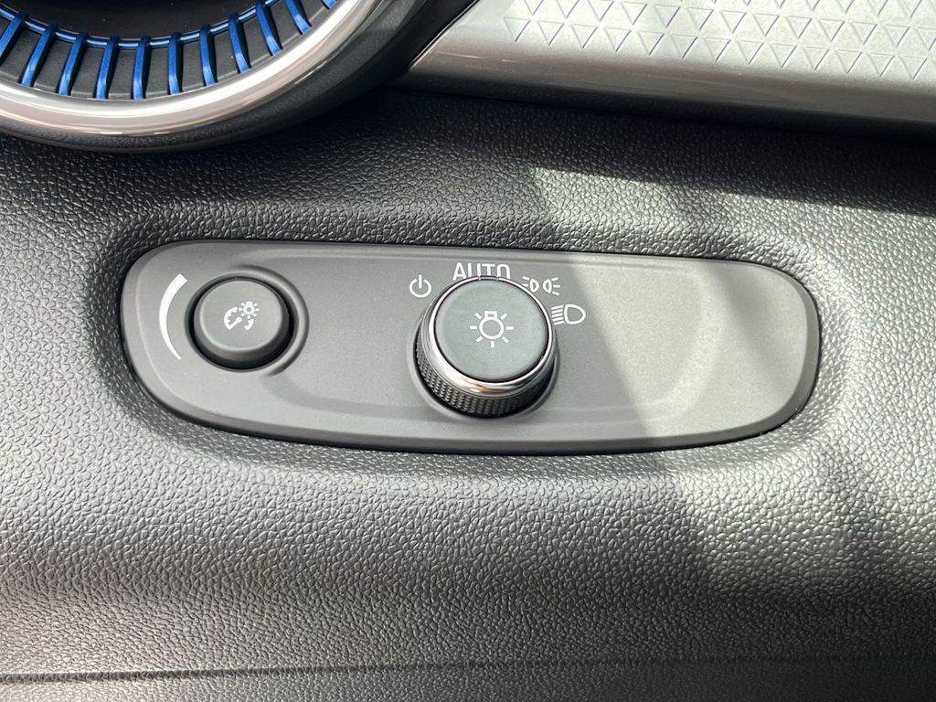new 2025 Chevrolet Trax car, priced at $22,862