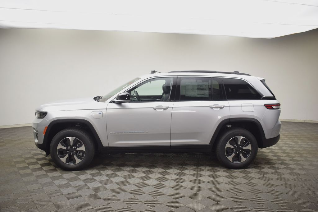new 2025 Jeep Grand Cherokee car, priced at $52,550