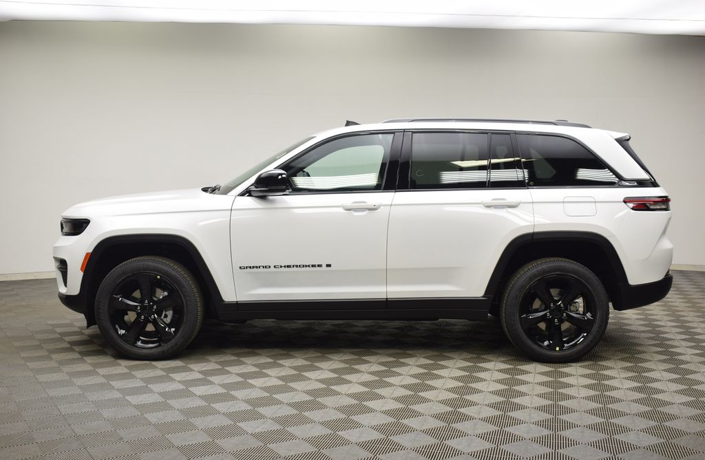 new 2025 Jeep Grand Cherokee car, priced at $44,347