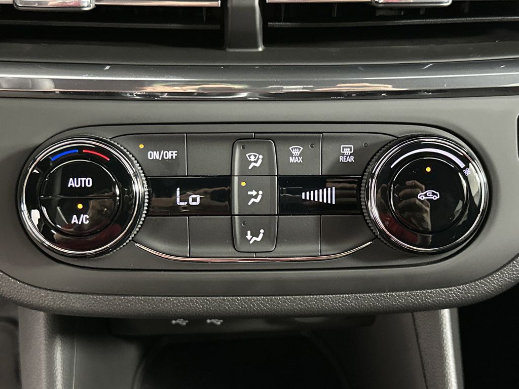 new 2025 Buick Envista car, priced at $24,790