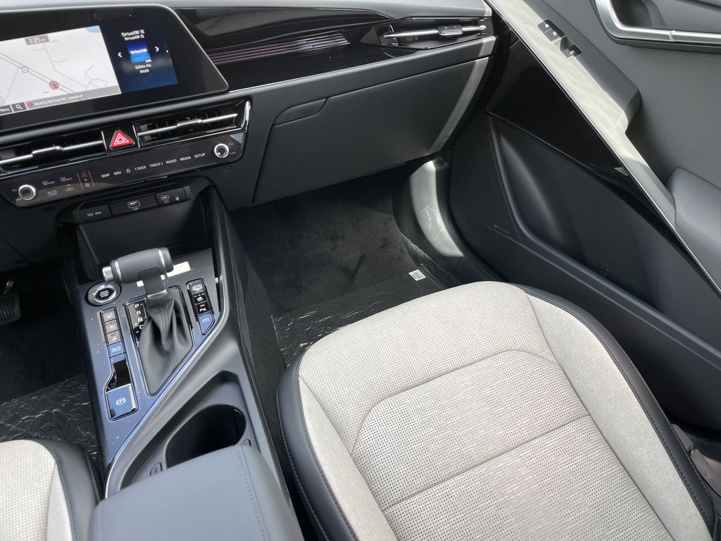 new 2025 Kia Niro car, priced at $33,084