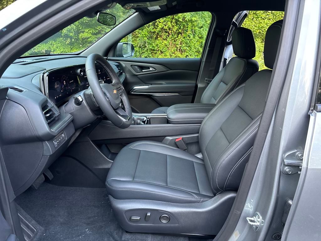 new 2025 Chevrolet Traverse car, priced at $45,695