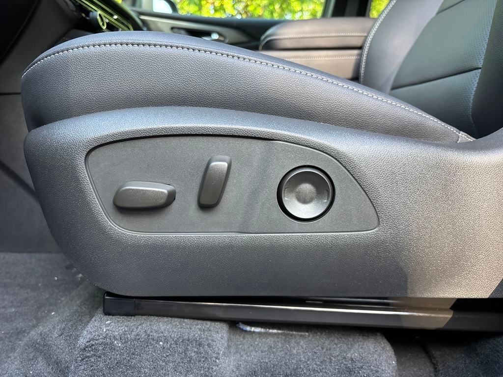 new 2025 Chevrolet Traverse car, priced at $45,695