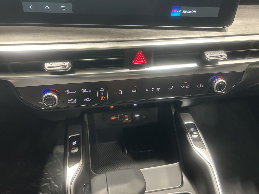 new 2025 Kia Sorento car, priced at $39,010