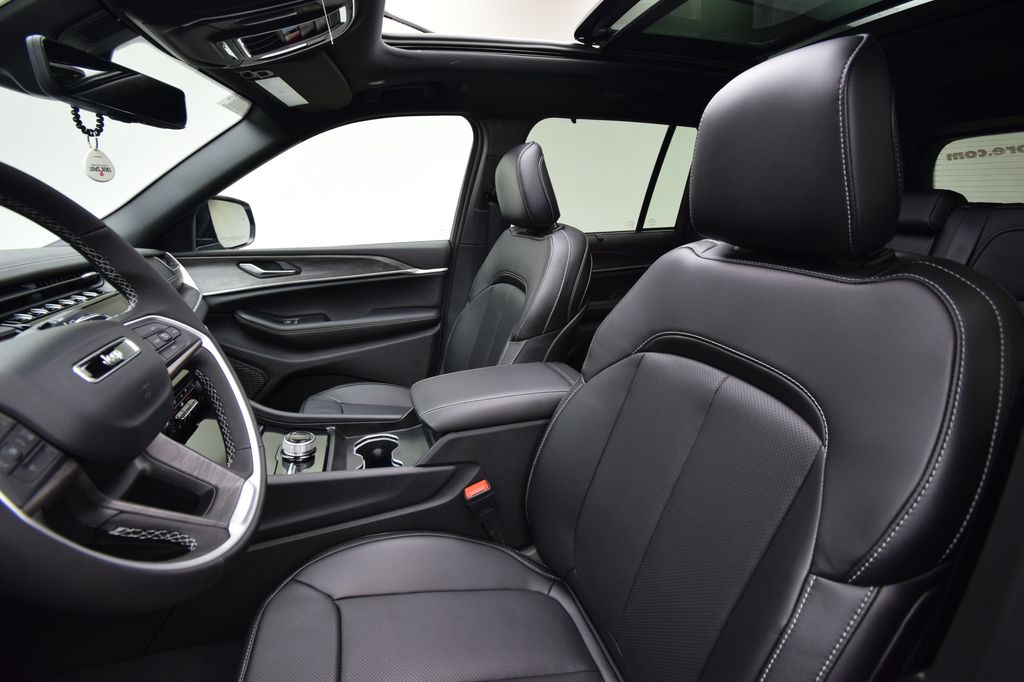 new 2025 Jeep Grand Cherokee car, priced at $54,405