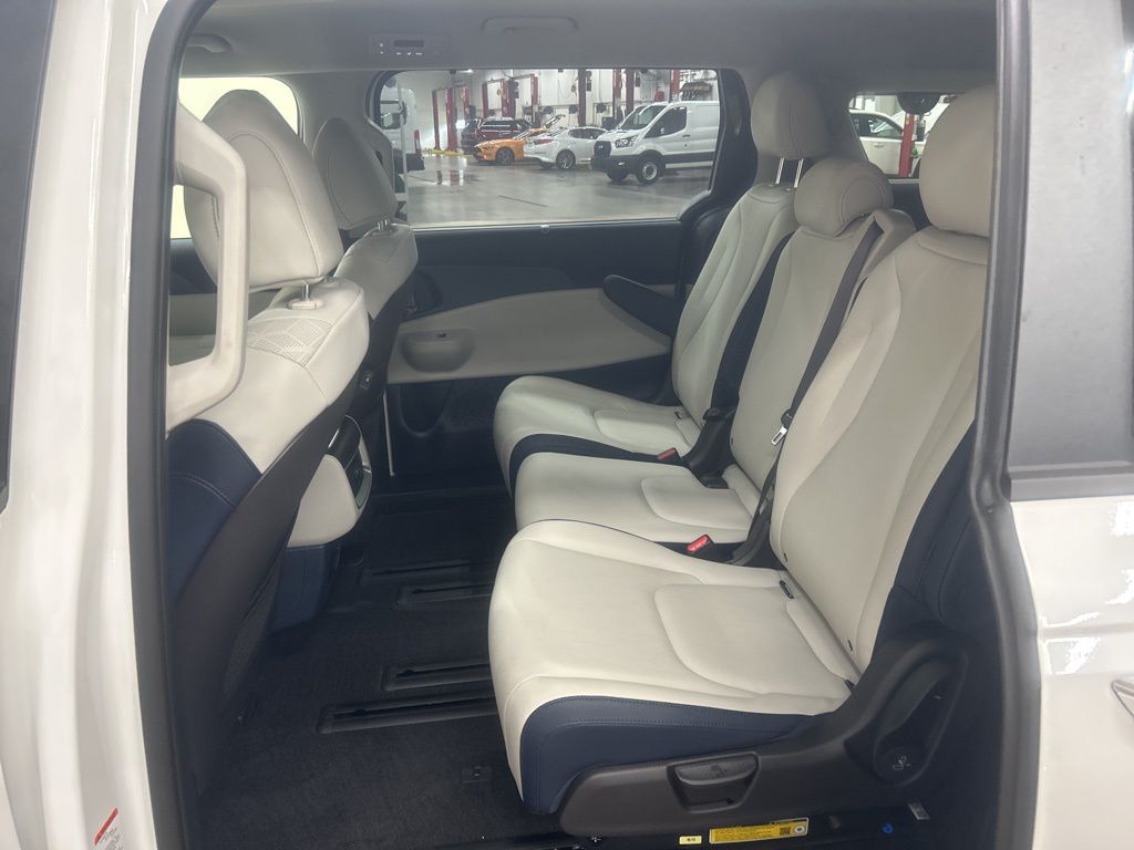new 2026 Kia Carnival Hybrid car, priced at $43,570
