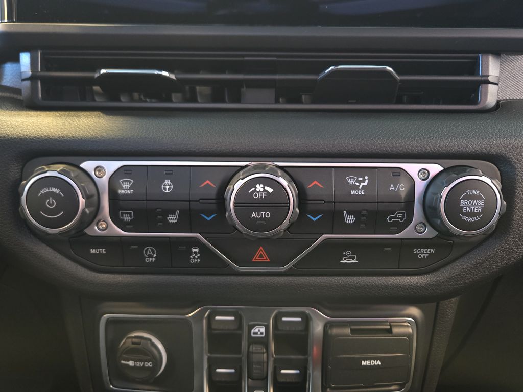 new 2025 Jeep Gladiator car, priced at $42,434